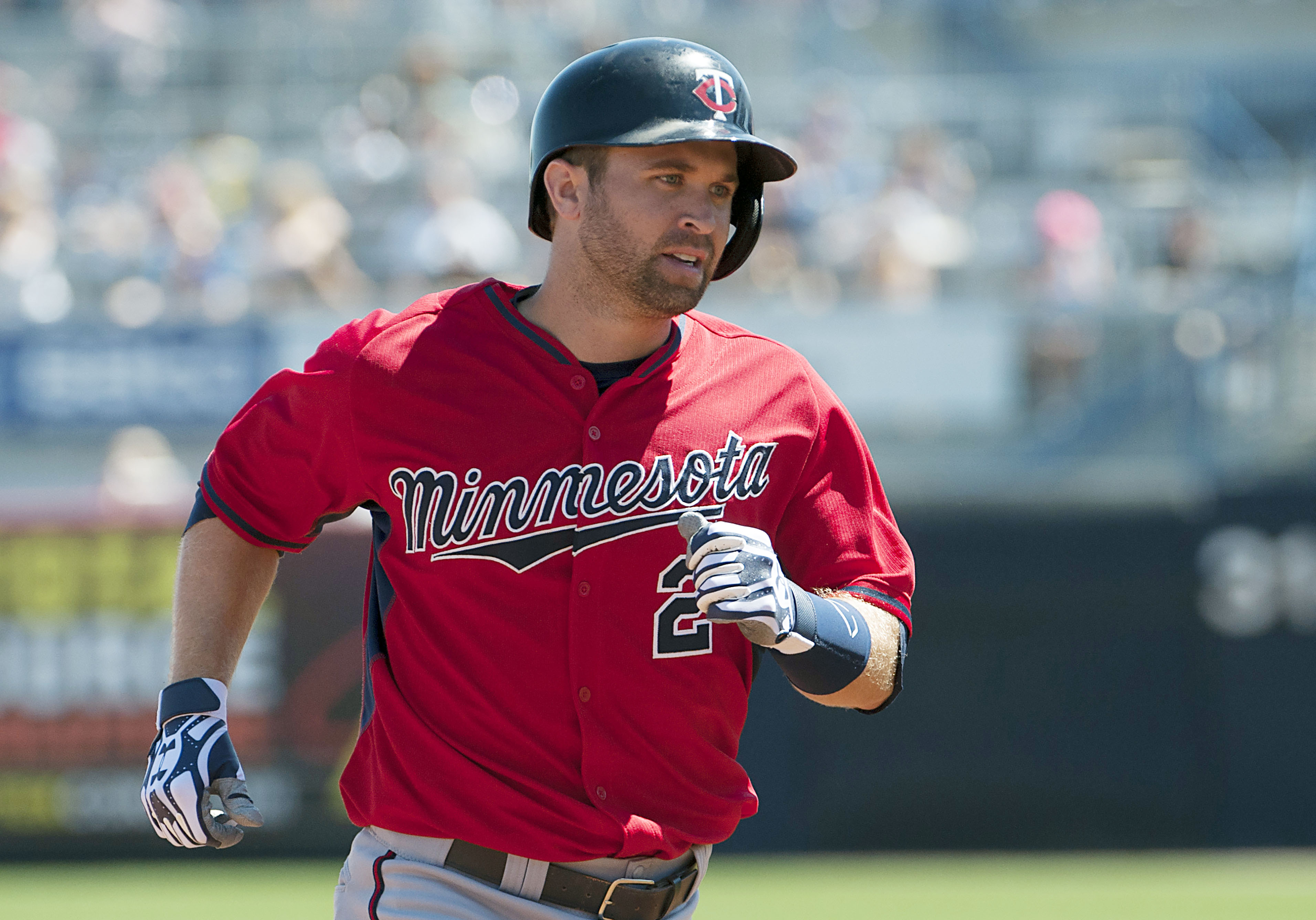 Twins' Brian Dozier hits inside-the-park homer