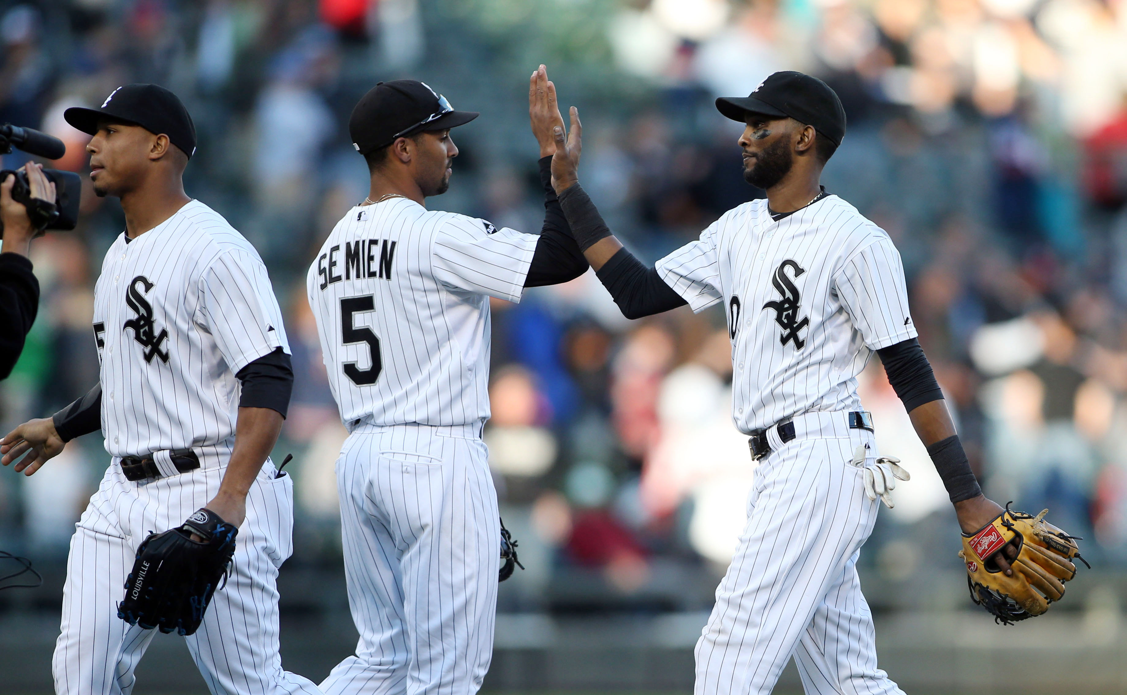 Twins stay hot, sweep White Sox