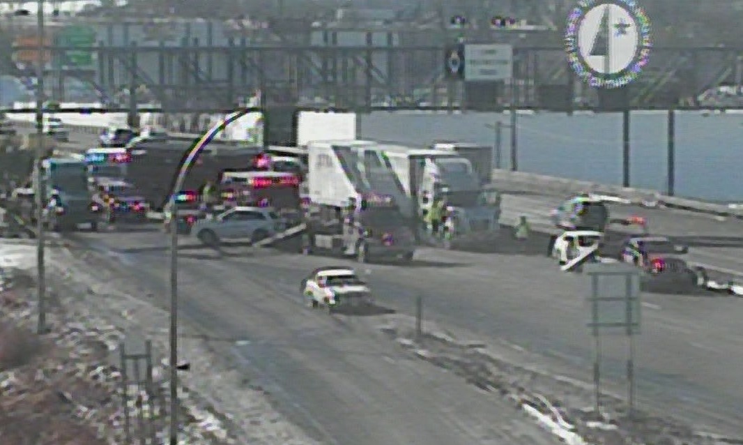 Multivehicle crash snarls traffic on I35W in Burnsville