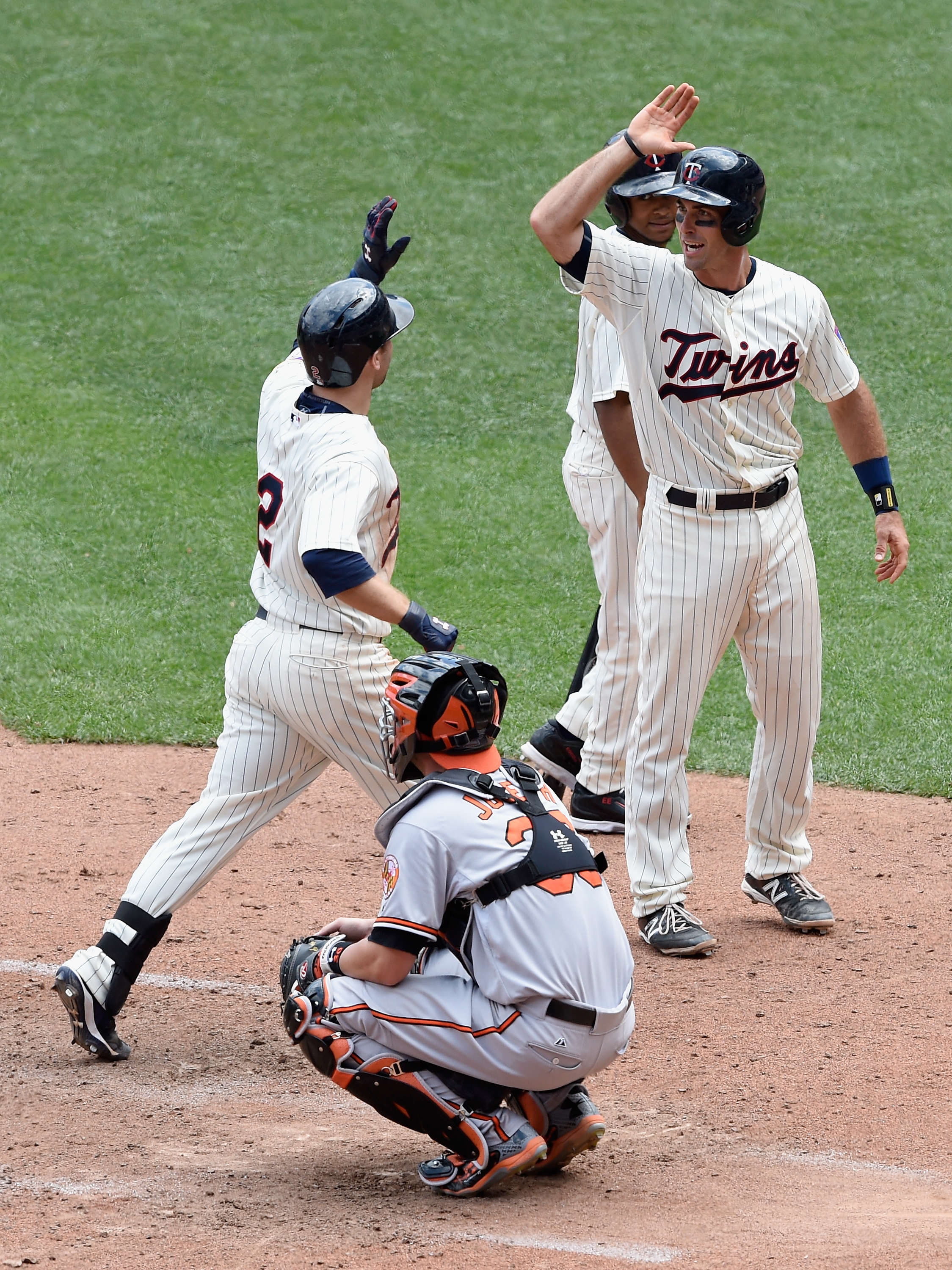 Twins' Brian Dozier shown on TV urinating in the dugout bathroom with the  door open – New York Daily News