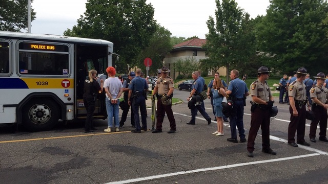 Police arrest at least 46 protesting on Summit Ave. - KARE