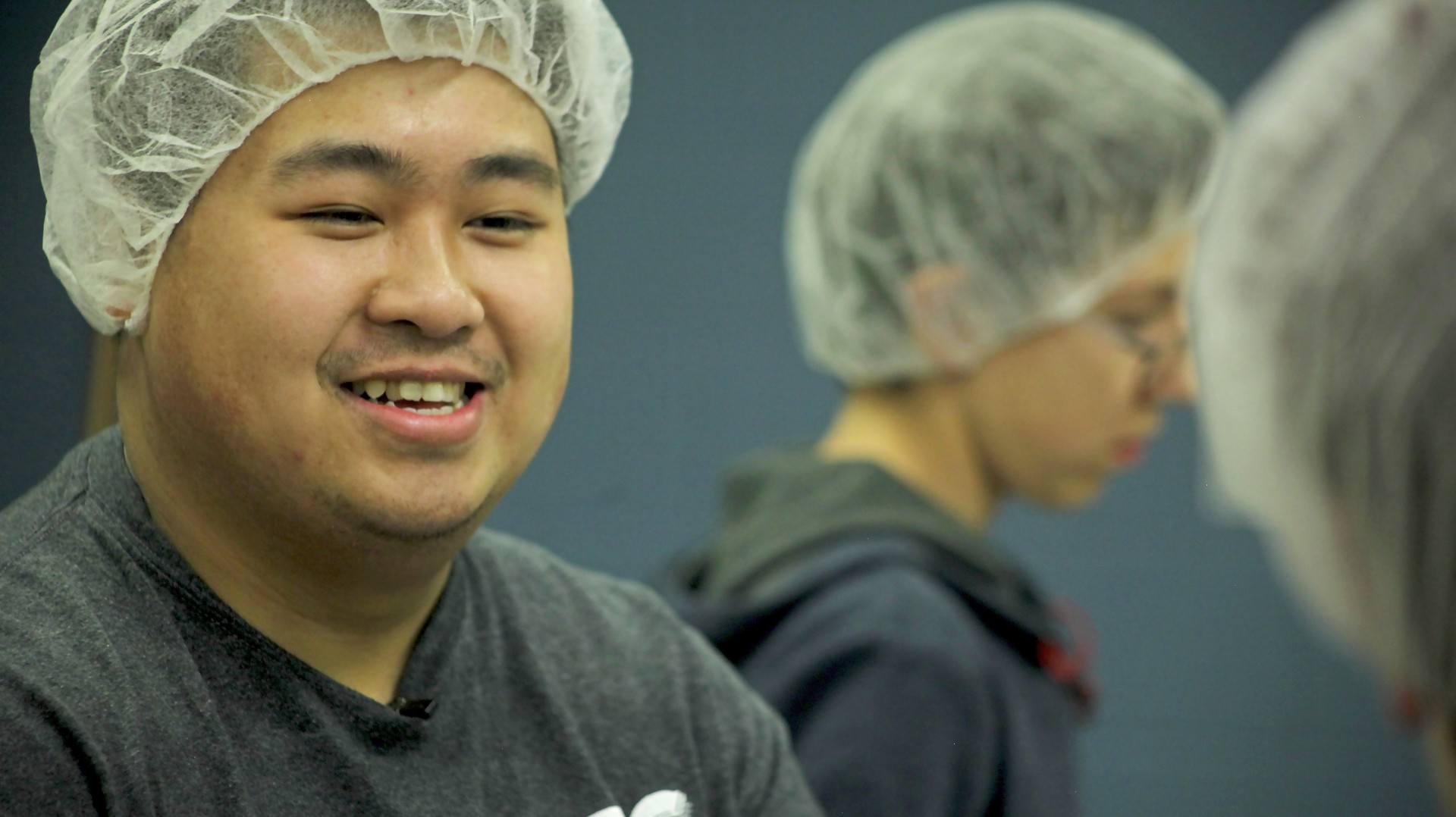 Resolution kept: Volunteer packs food every day of 2016 - WUSA9.com