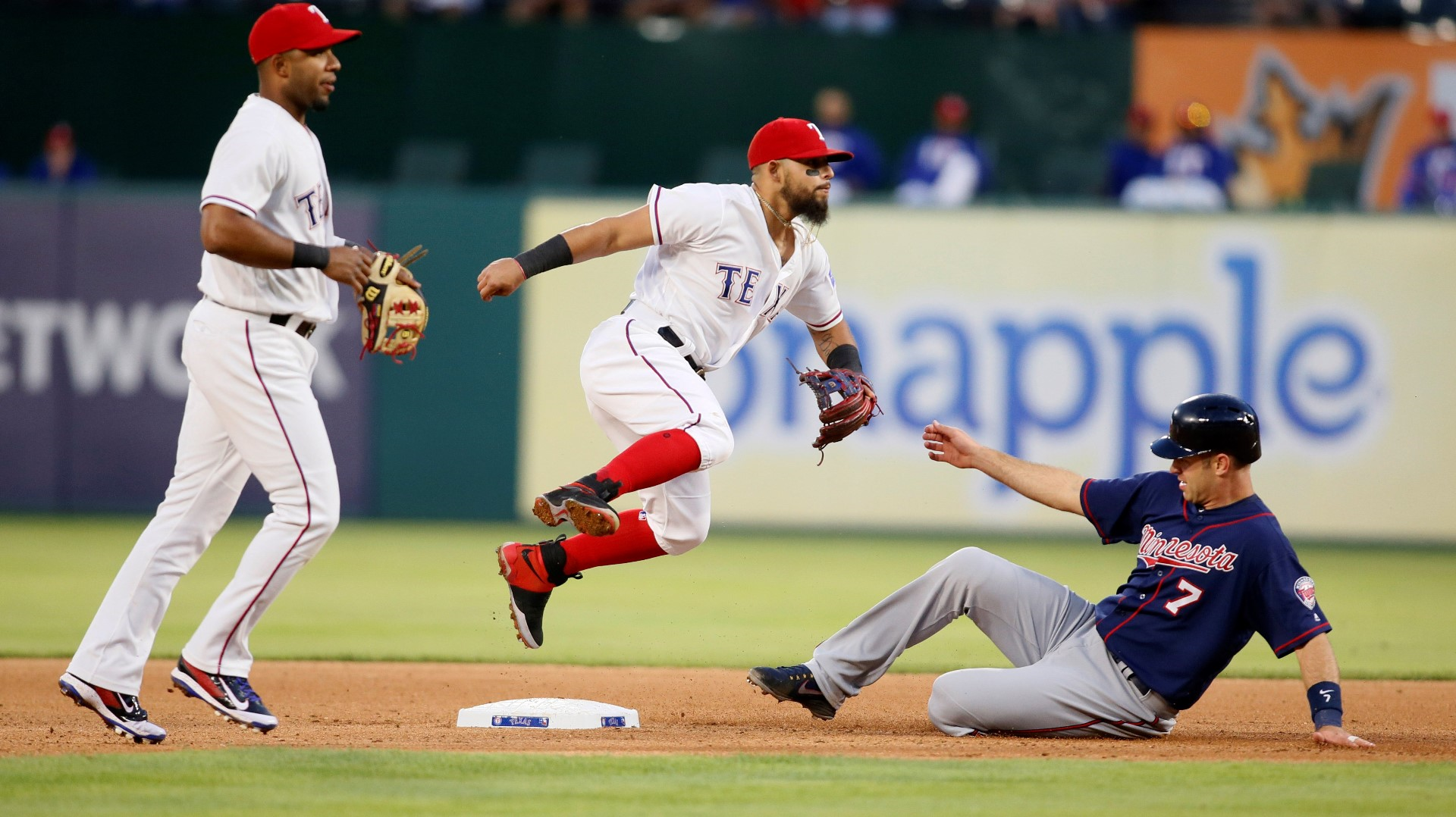Shortstop Elvis Andrus saves Texas Rangers with glove in Game 2 of