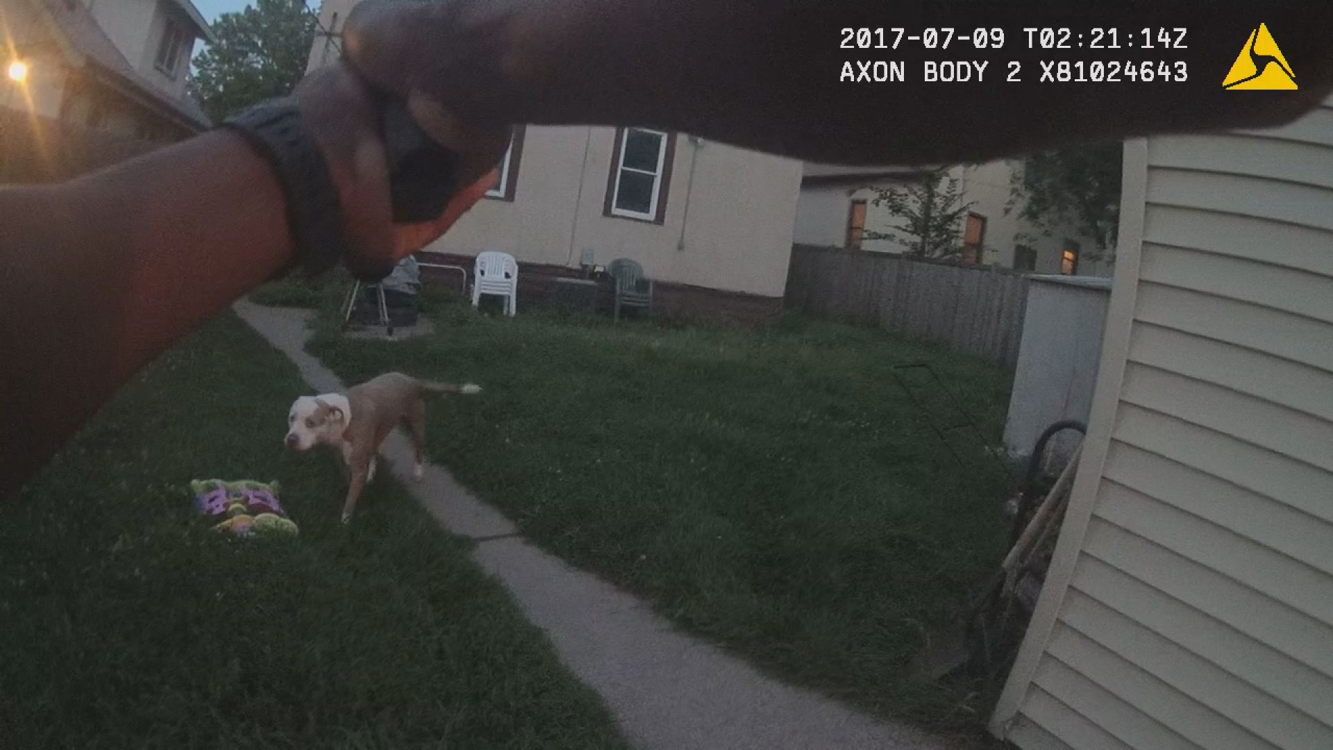 Body cam video: Mpls. officer shoots...