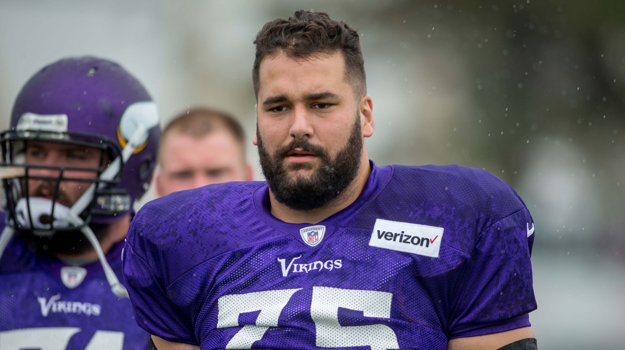 Former Viking Kalil charged for using underage servers